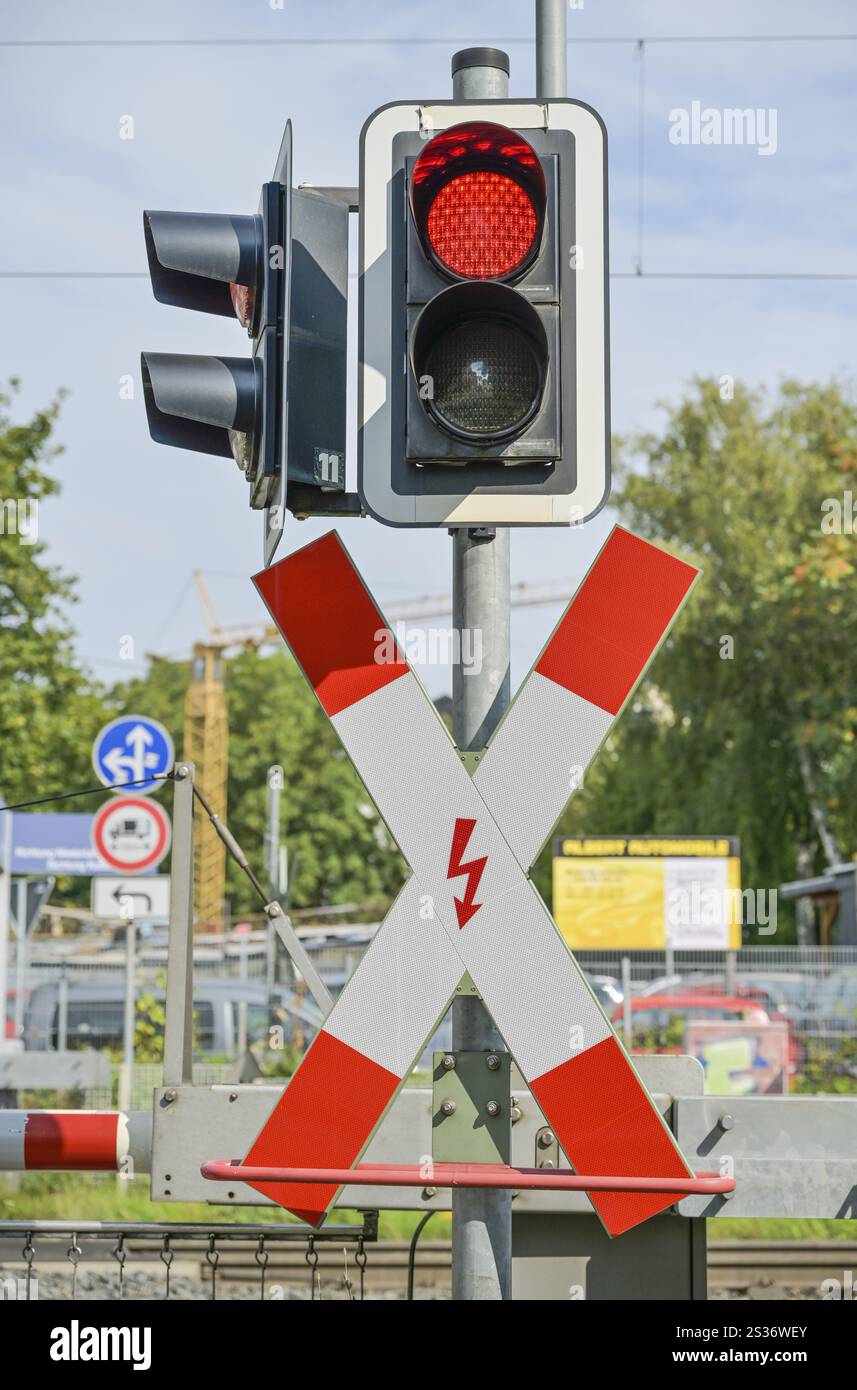 Railroad signs hi-res stock photography and images - Alamy