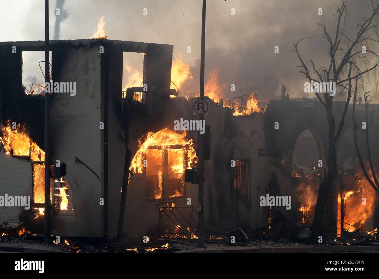 The The Theosophical Society books and library burns during the Eaton Fire, Wednesday, Jan. 8, 2025, in the Altadena section of Pasadena, Calif. Stock Photo