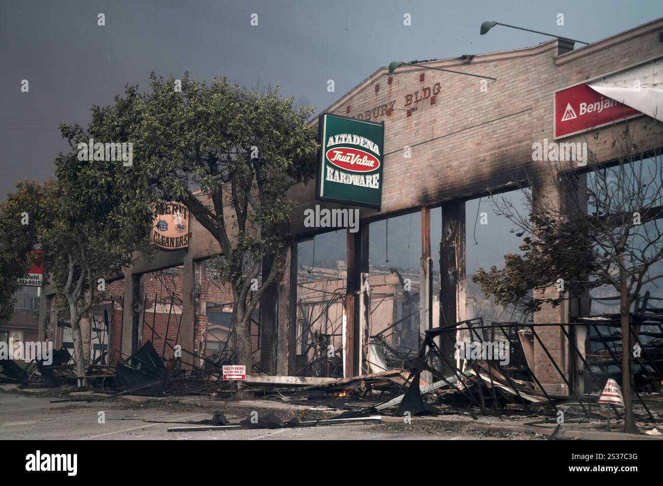 Altadena, United States. 08th Jan, 2025. The burned Altadena Hardware