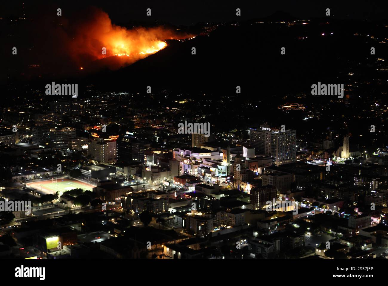 Los Angeles CA. 8th Jan, 2025. Sunset Fire erupts in the Hollywood