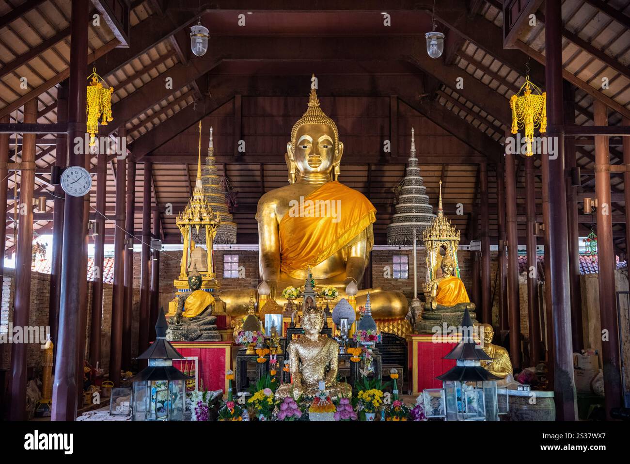 two Buddha statues at Wat Mahathat Worawihan in the city and Province of Ratchaburi in Thailand, Thailand, Ratchaburi, November, 14, 2023. THAILAND Stock Photo