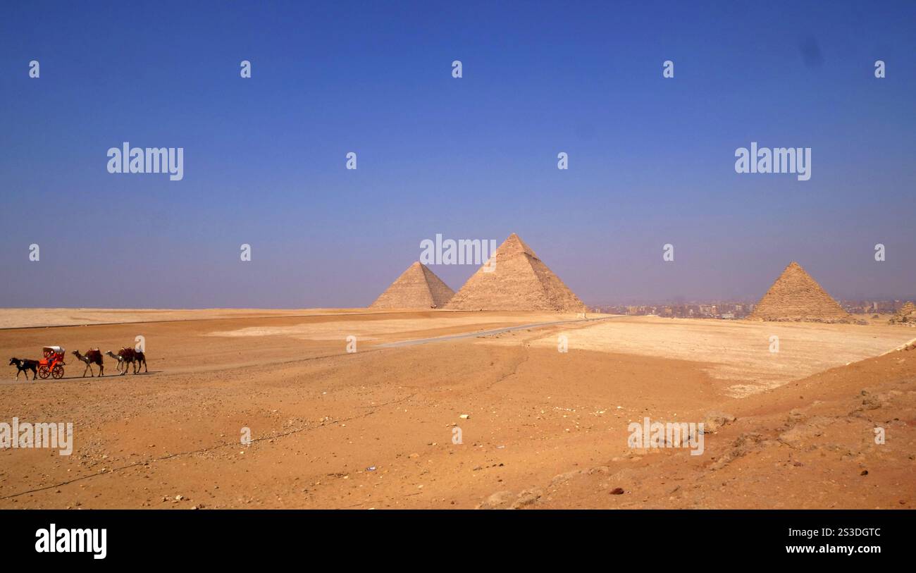 Kheops Pyramids From left to right, Pyramids of Kheops, Khafre and Mykerinos, Giza ...