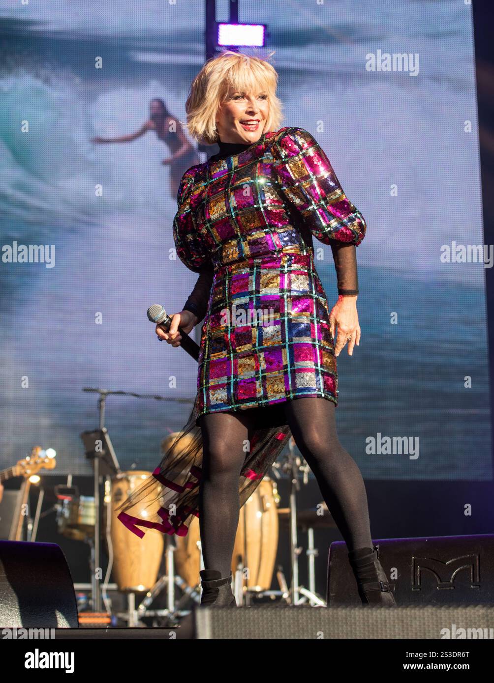 Toyah Toyah Willcox Performing At Rewind South 2023 At Temple Island toyah-toyah-willcox-performing-at-rewind-south-2023-at-temple-island