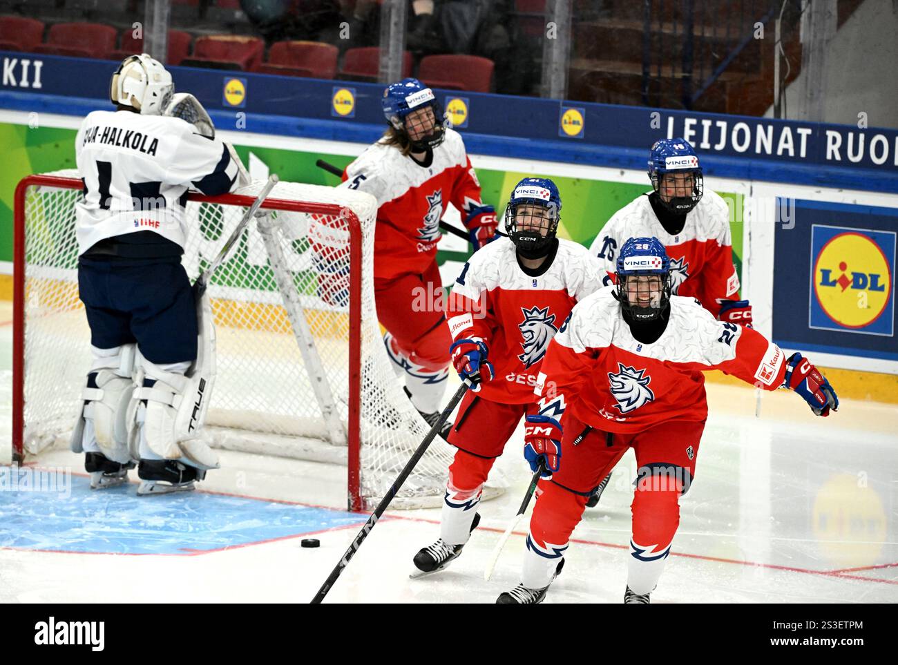 Team of Czechia celebrates 20 goal scores by Magdalena Felcmanova (28