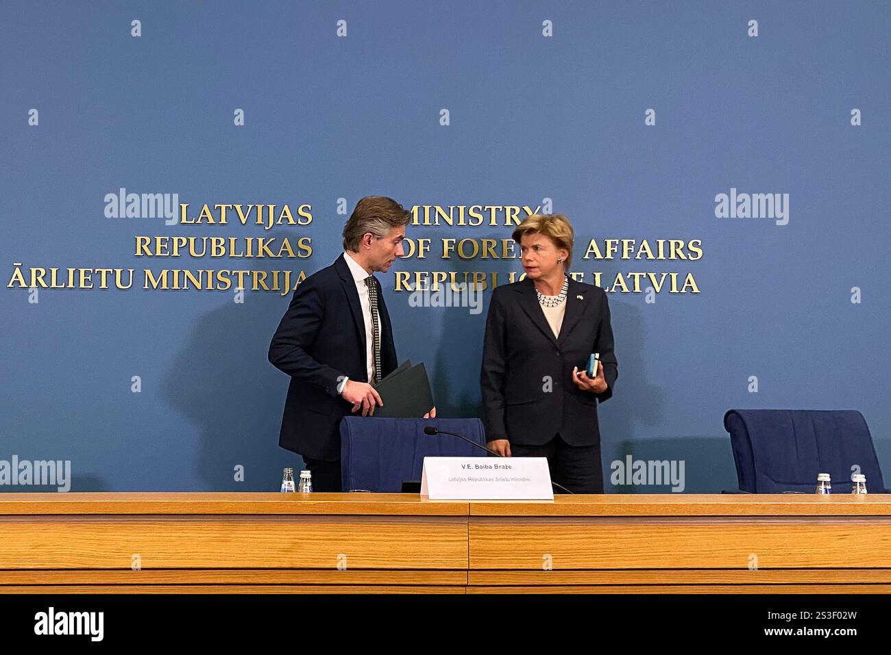 09 January 2025, Latvia, Riga: Baiba Braze (r), Foreign Minister of