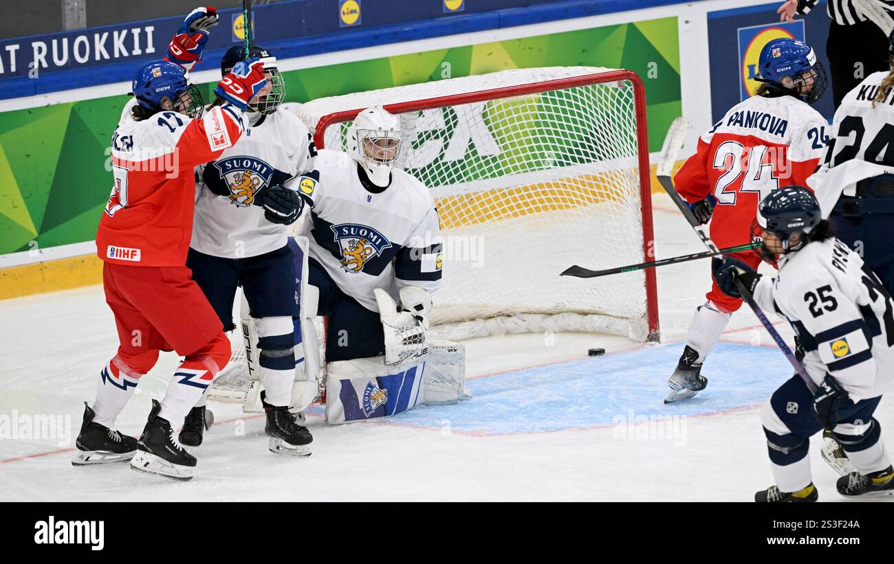 Johanna Tischler (left) and Adela Pankova of Czechia celebrating after