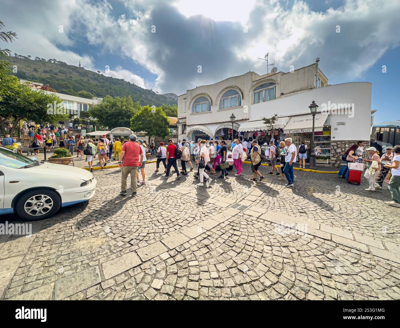 Lively streets of Anacapri, Capri Island, Italy — Mediterranean charm, tourism and everyday life: PR+ - Smartphone Captured Stock Image