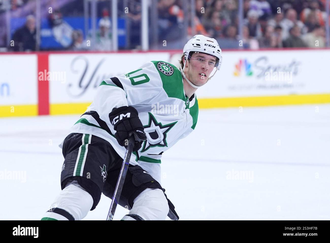 Dallas Stars' Oskar Bäck plays during an NHL hockey game, Thursday, Jan