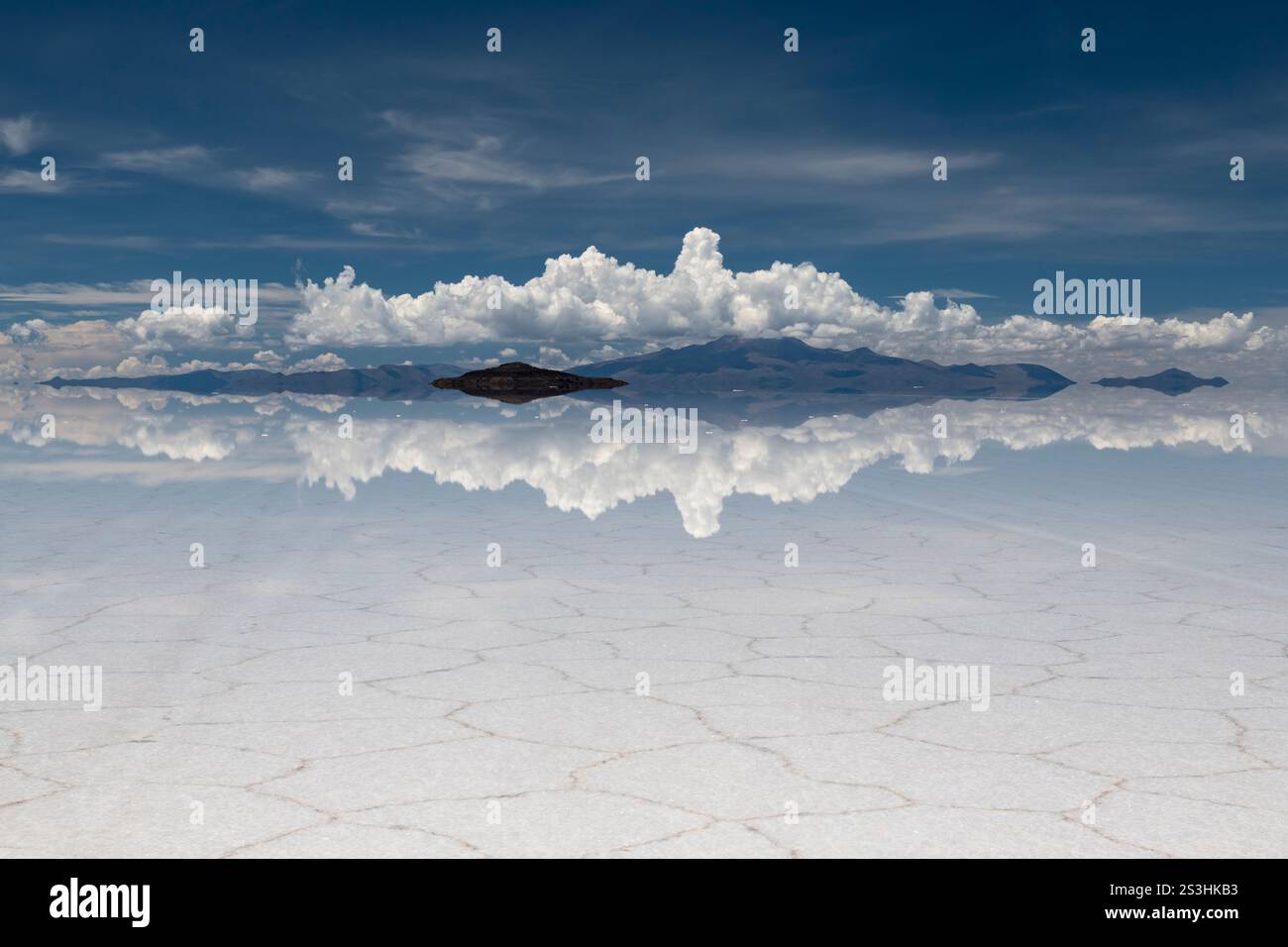 Salar De Uyuni Bolivia Mirror Hi res Stock Photography And Images Alamy