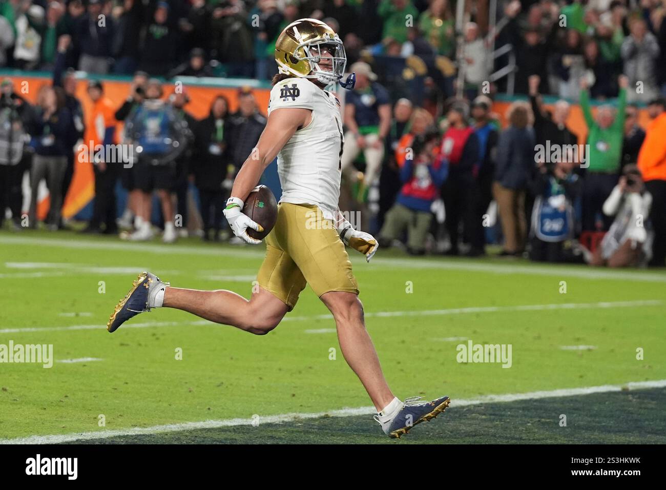 Notre Dame wide receiver Jaden Greathouse (1) scores a touchdown during