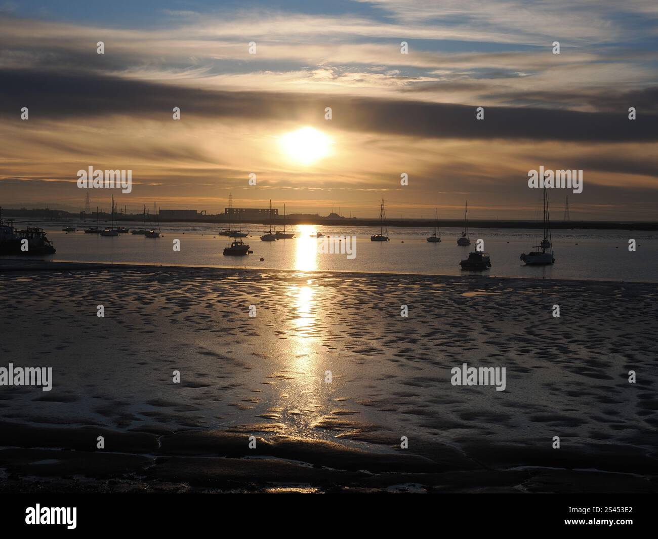 Queenborough, Kent, UK. 10th Jan, 2025. UK Weather sunset on a cold