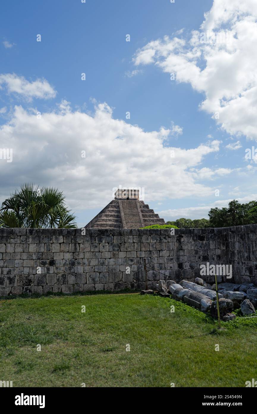 Iconic ancient Mayan religious ruins of Chichén-Itzá in the heart of ...