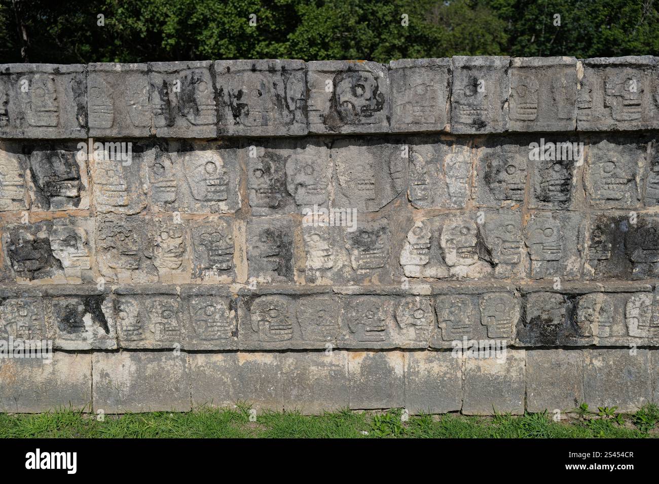 Iconic ancient Mayan religious ruins of Chichén-Itzá in the heart of ...