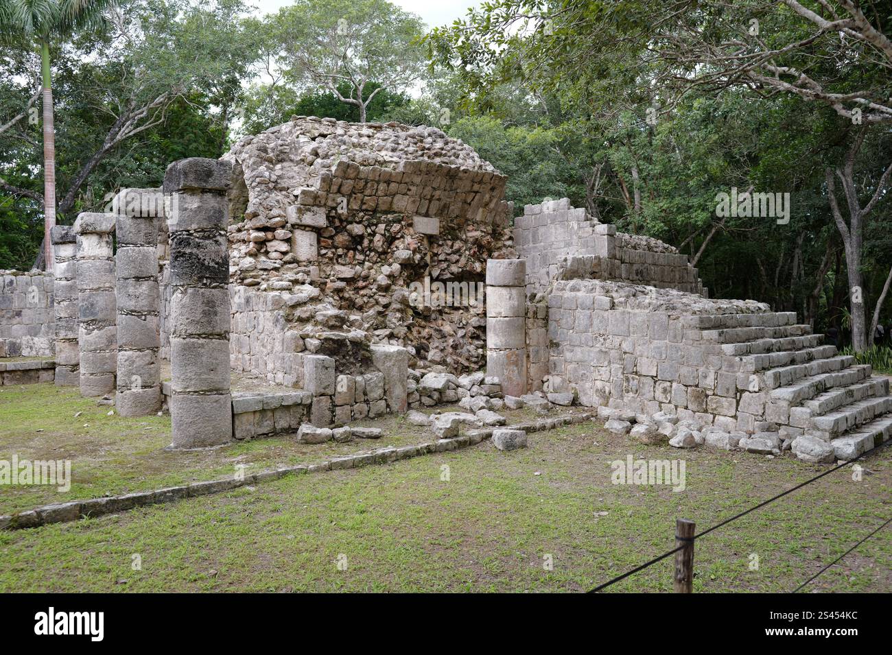 Iconic ancient Mayan religious ruins of Chichén-Itzá in the heart of ...
