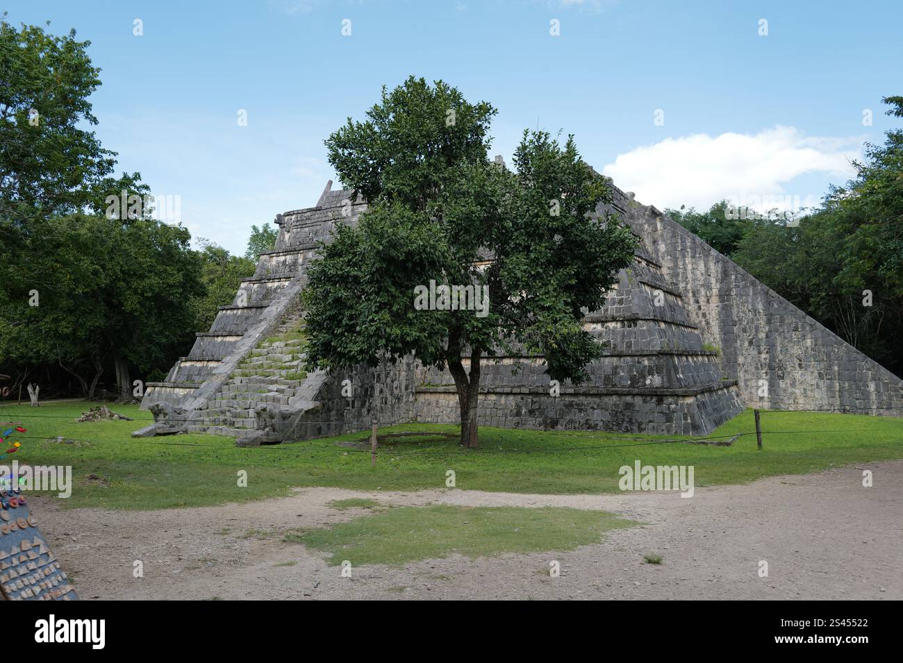 Iconic ancient Mayan religious ruins of Chichén-Itzá in the heart of ...