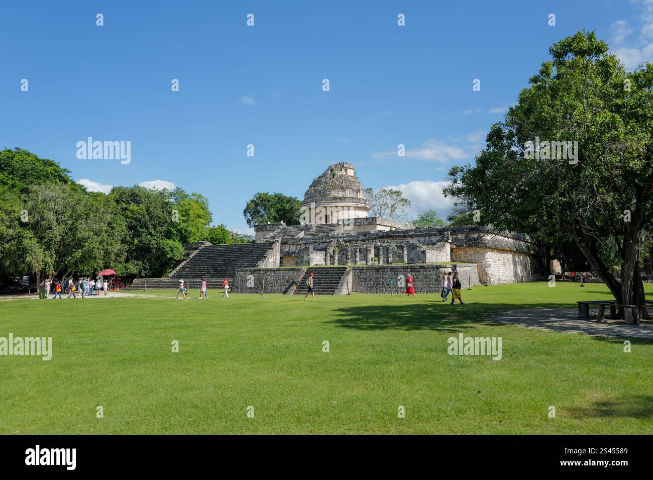 Iconic ancient Mayan religious ruins of Chichén-Itzá in the heart of ...