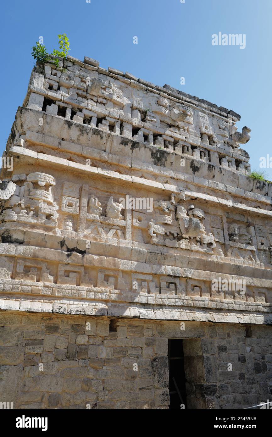 Iconic ancient Mayan religious ruins of Chichén-Itzá in the heart of ...