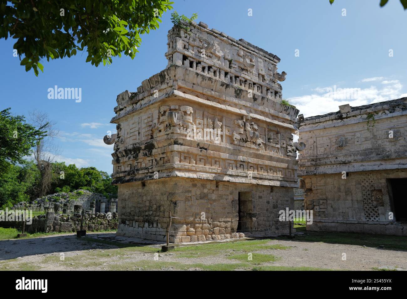 Iconic ancient Mayan religious ruins of Chichén-Itzá in the heart of ...