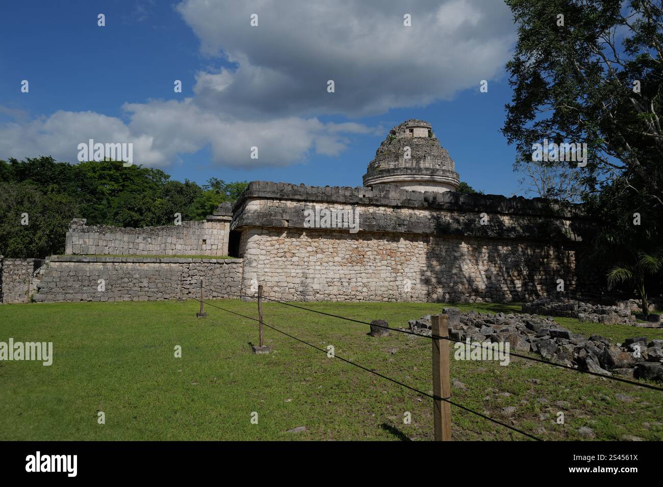 Iconic ancient Mayan religious ruins of Chichén-Itzá in the heart of ...