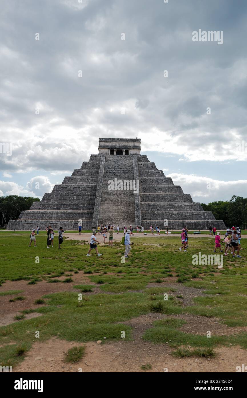 Iconic ancient Mayan religious ruins of Chichén-Itzá in the heart of ...