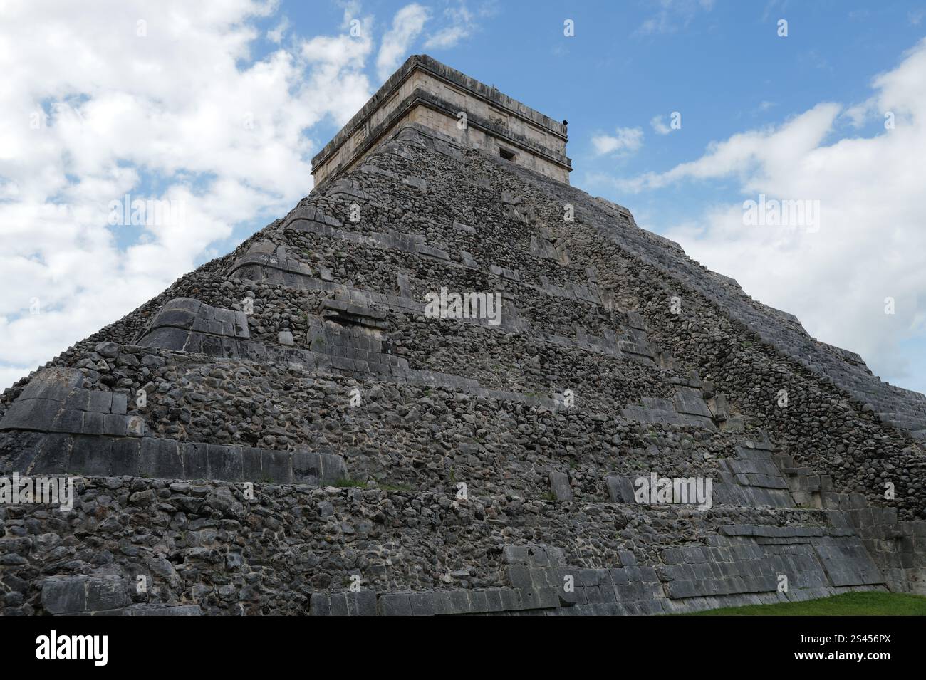 Iconic ancient Mayan religious ruins of Chichén-Itzá in the heart of ...
