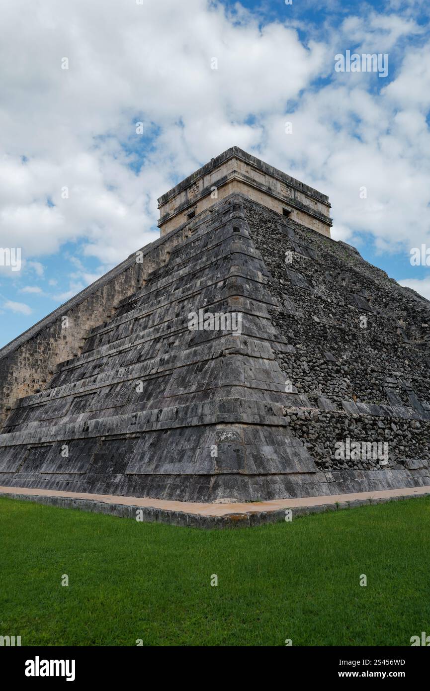 Iconic ancient Mayan religious ruins of Chichén-Itzá in the heart of ...