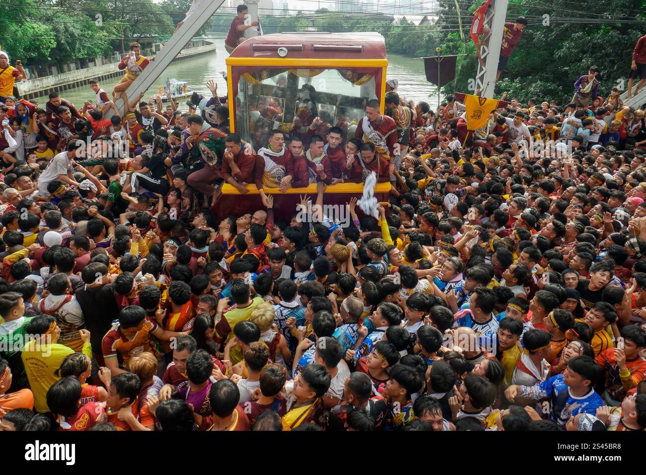 Translacion of the Black Nazarene 2025, Philippines Participants take