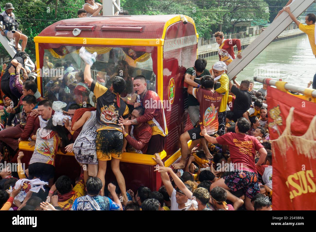 Translacion of the Black Nazarene 2025, Philippines Participants take