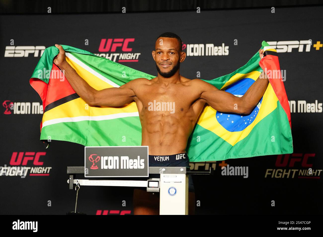 LAS VEGAS, NV JANUARY 10 Carlston Harris steps on the scale for the