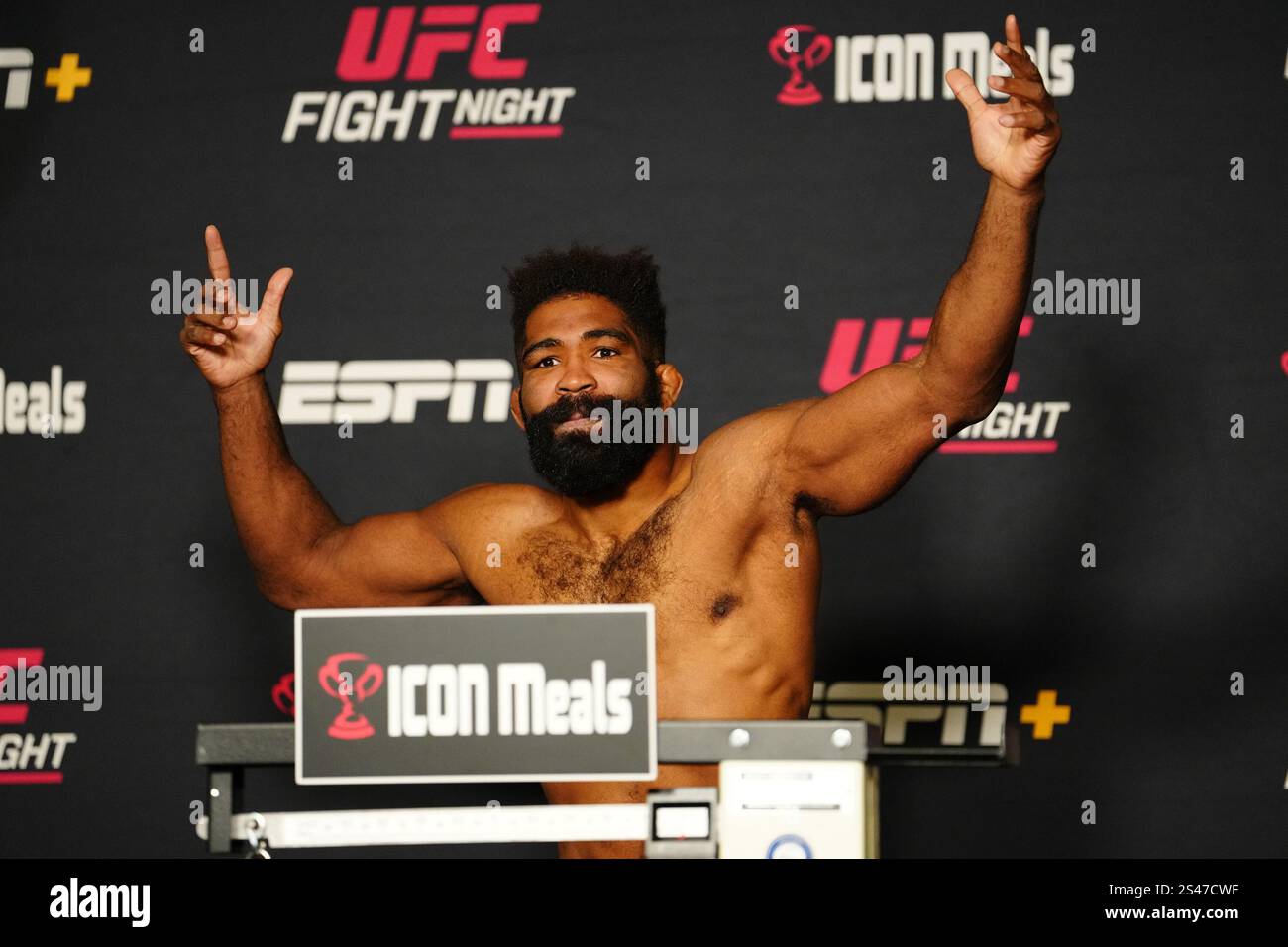 LAS VEGAS, NV JANUARY 10 Chris Curtis steps on the scale for the