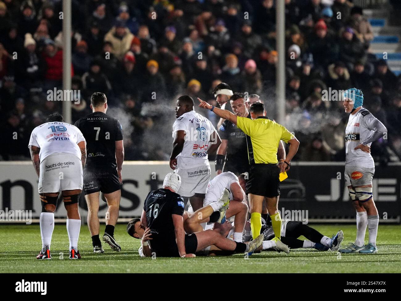 Glasgow Warriors' Matt Fagerson being shown a yellow card during the