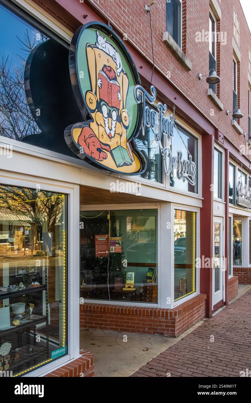 Too Fond of Books bookstore in Downtown Tahlequah, Oklahoma. (USA) Stock Photo