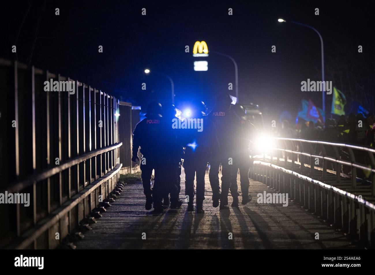 Riesa, Germany. 11th Jan, 2025. Police officers accompany a protest ...