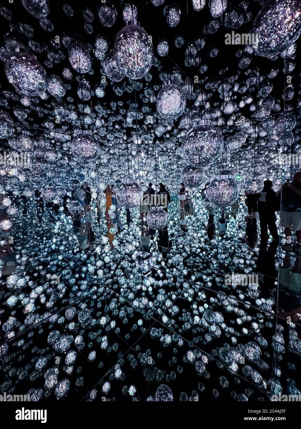 Temalbas Borderless art light installation and illumination in Aomi ...