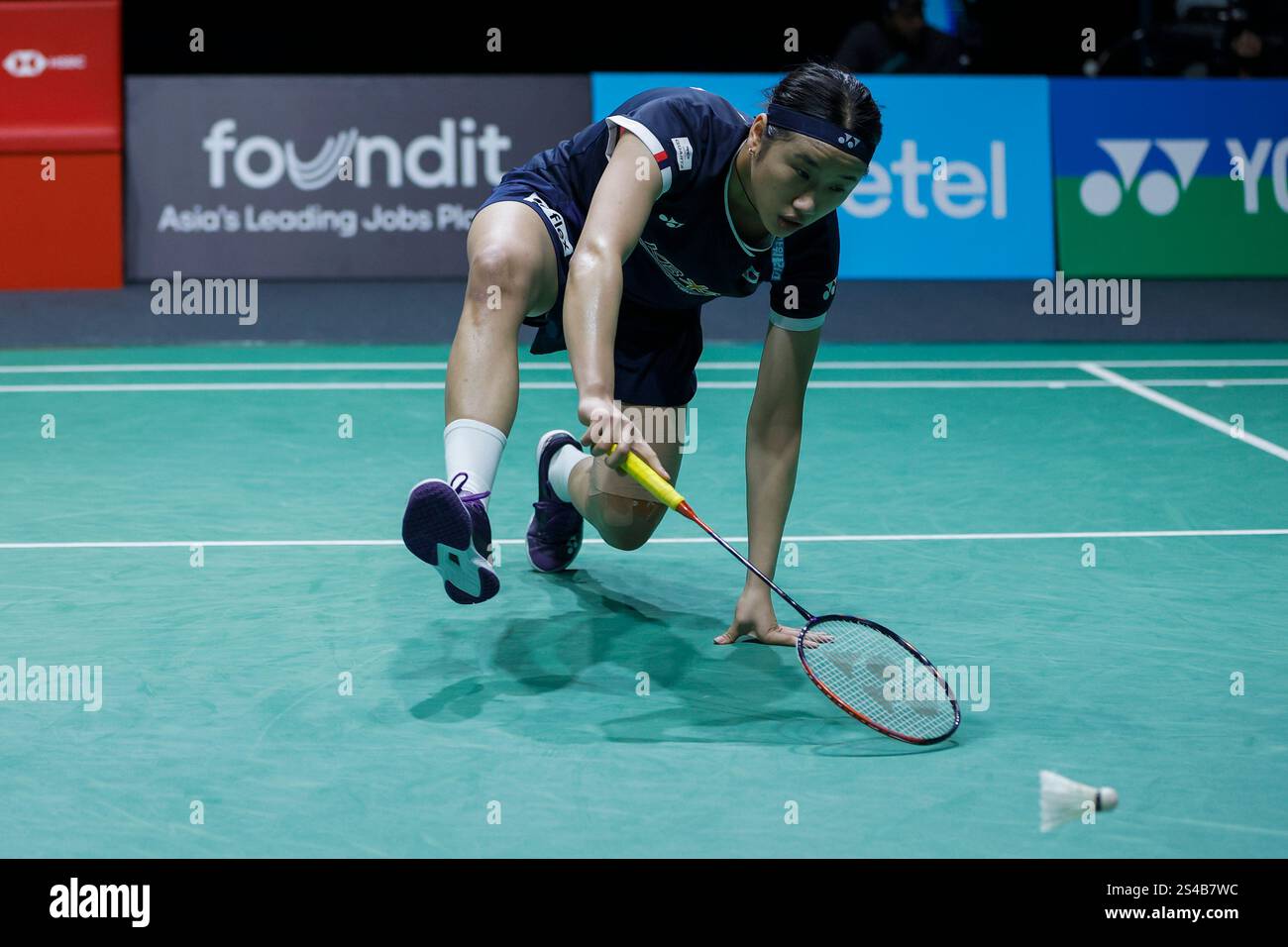 An Se Young of Korea plays against Ratchanok Intanon of Thailand during