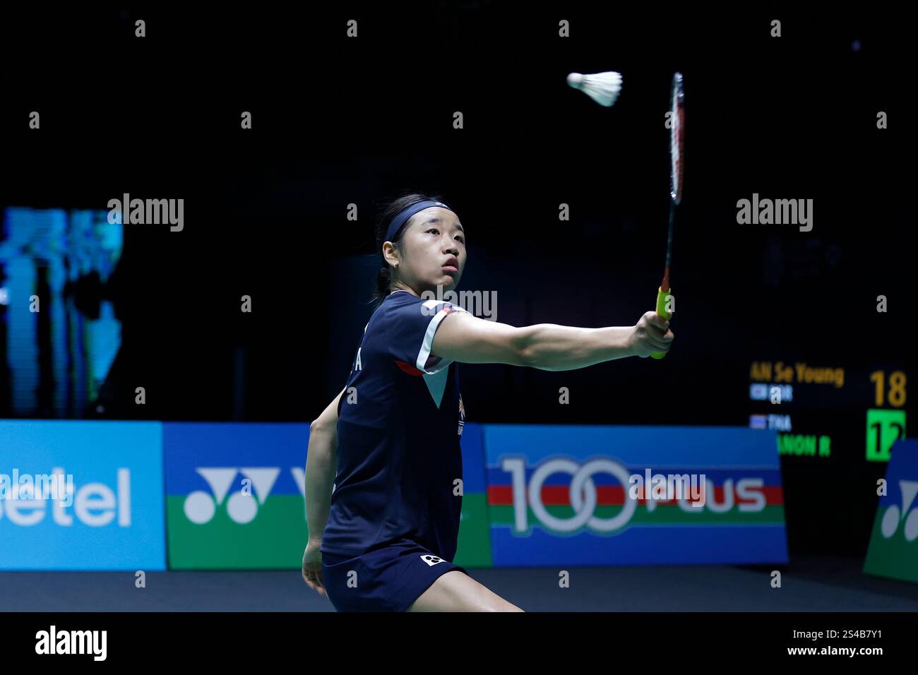 An Se Young of Korea plays against Ratchanok Intanon of Thailand during