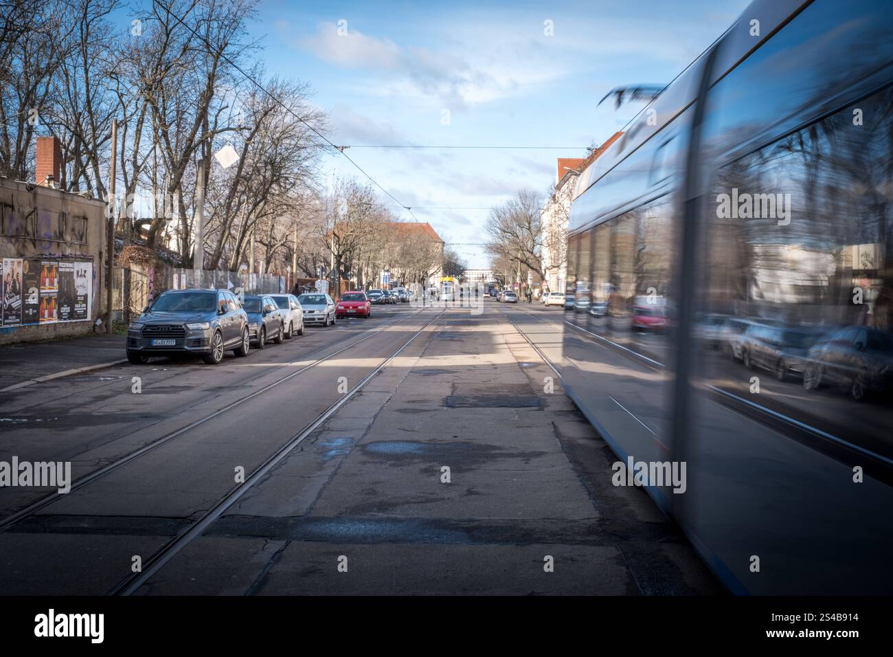 Kaputte Gleise der Straßenbahn in Leipzig LVB auf der Stötteritzer Straße. Symbol. Kaputte Gleise *** Broken streetcar tracks in Leipzig LVB on Stötteritzer Straße Symbol Broken tracks Stock Photo