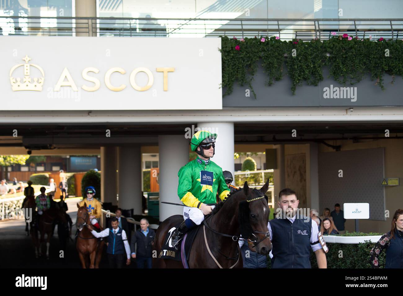 Ascot, Berkshire, UK. 5th October, 2024. STAR OF ORION ridden by jockey Jason Hart heads out onto the racetrack  for The BetMGM Challenge Cup (Class 2 Stock Photo