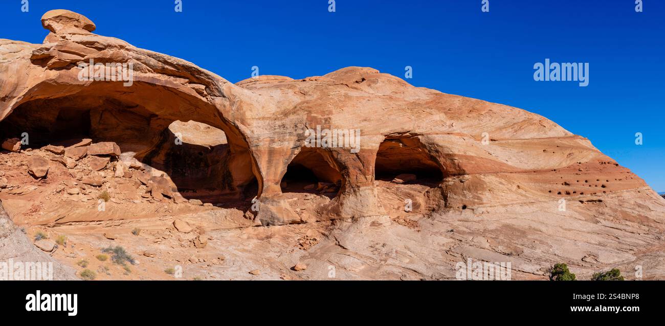 Panoramic photograph of Colonnade Arch, a very unique rock formation ...