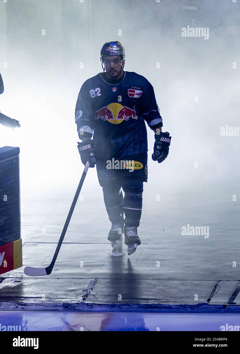 chris-desousa-ehc-red-bull-muenchen-82-im-spielertunnel-bei-der