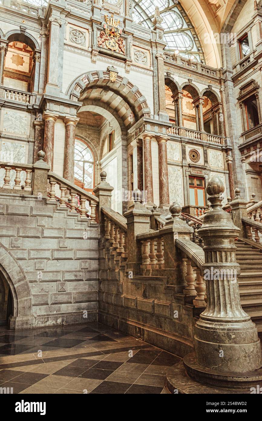 Stairs interior Antwerpen train station Stock Photo - Alamy