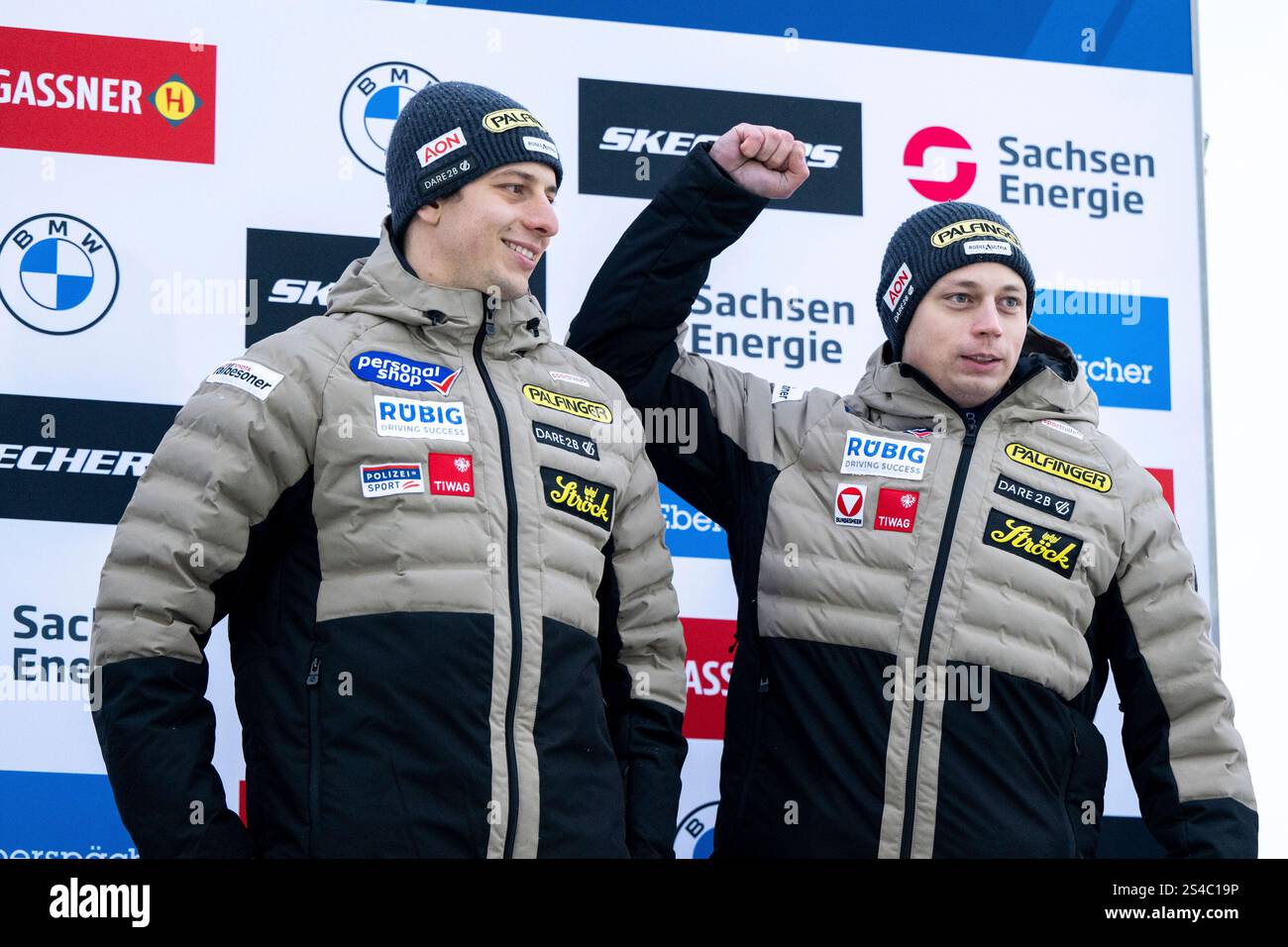Yannick Mueller Armin Frauscher Oesterreich Jubeln Auf Dem Podium yannick-mueller-armin-frauscher-oesterreich-jubeln-auf-dem-podium