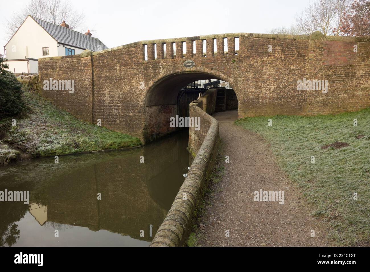 Awbridfe Lock Bridge at awbridge hi-res stock photography and images - Alamy