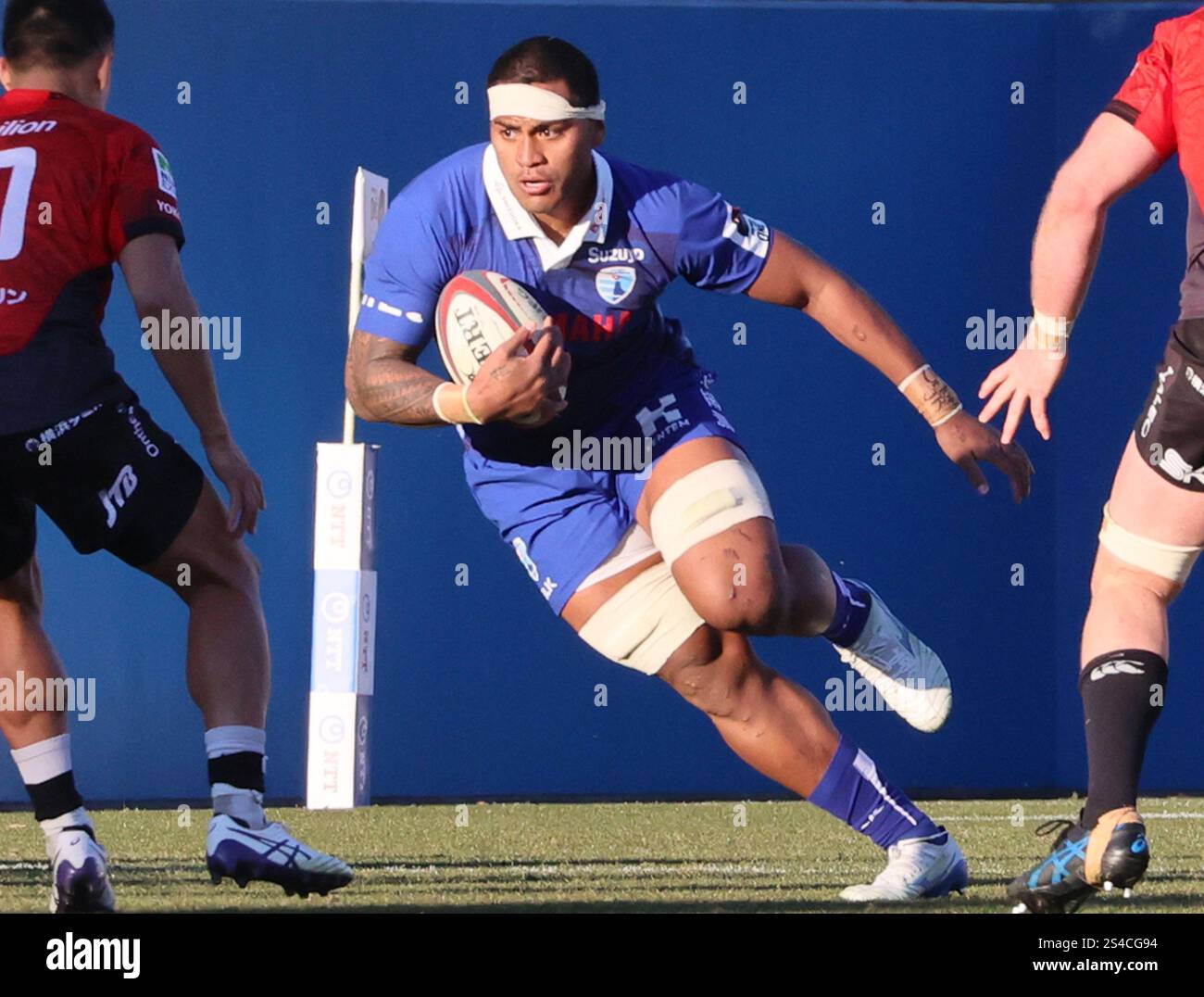George Vuna Yokohama, Japan. 11th Jan, 2025. Shizuoka BlueRevs center Sione Vuna ...