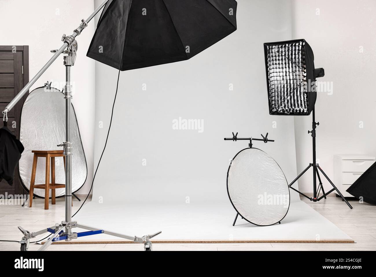 Photo Set Up Professional lighting equipment setup in modern photo studio Stock ...