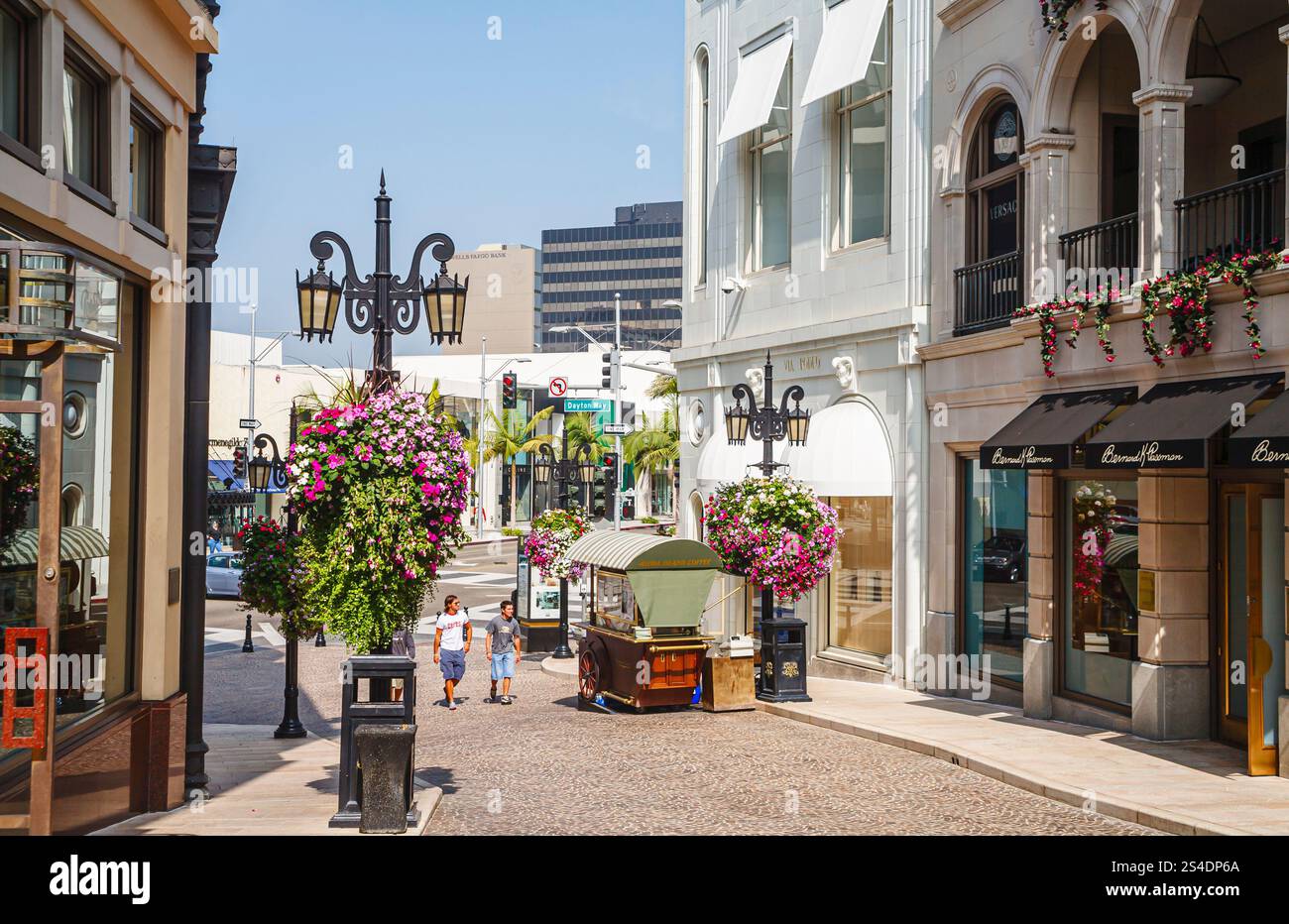 The iconic , exclusive, expensive Rodeo Drive lined with decorative ...