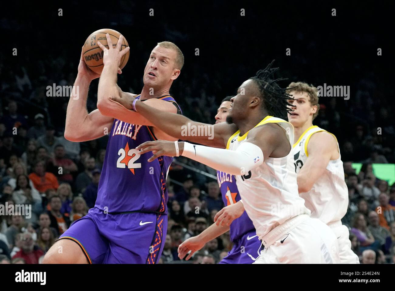 Phoenix Suns center Mason Plumlee (22) drives past Utah Jazz guard ...