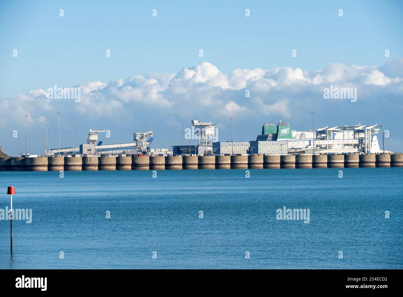 London UK 11th Jan 2025 The Side Of The Ferryboat Docks In The Port london-uk-11th-jan-2025-the-side-of-the-ferryboat-docks-in-the-port