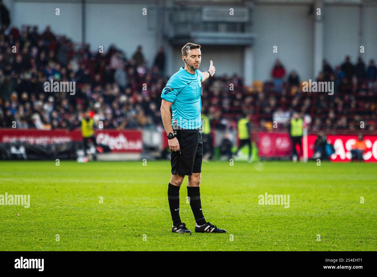 Ben Toner officiating in the FA Cup, Brentford FC VS Plymouth Argyle 11/01/25 Stock Photo
