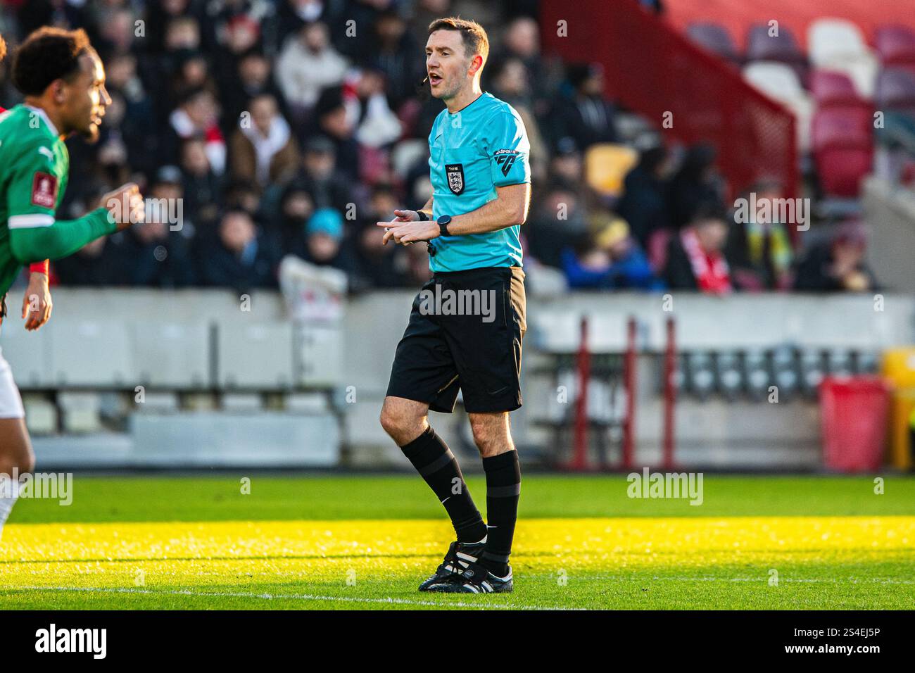 Ben Toner officiating in the FA Cup, Brentford FC VS Plymouth Argyle 11/01/25 Stock Photo